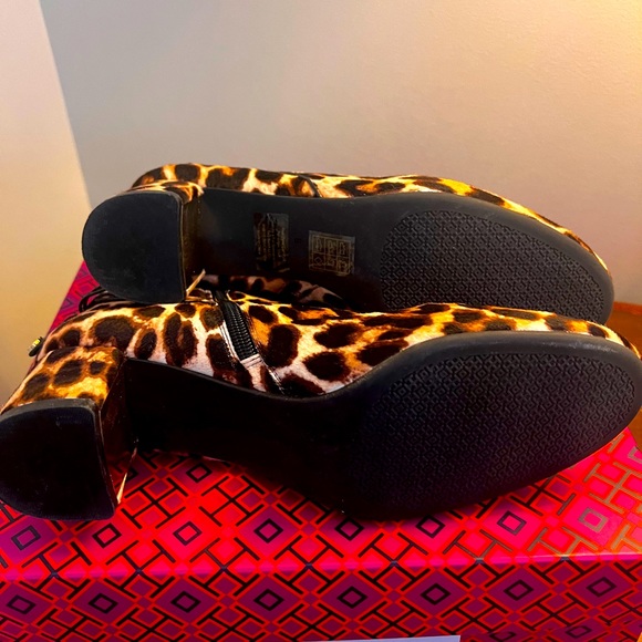 Tory Burch Laila printed calf hair Booties - Picture 5 of 6
